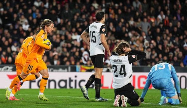 Real ngược dòng đánh bại Valencia trong thế 10 người_695b9886729b2.jpeg