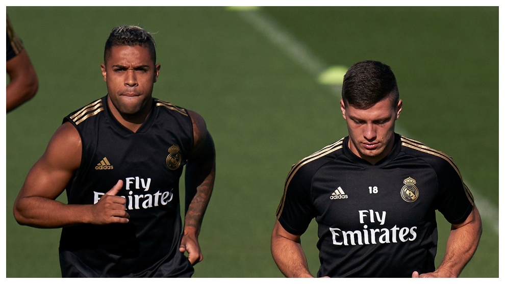 Real tan nát, Zidane cầu cạnh 2 “kẻ thất sủng” phá lưới Barca_695c8fffca809.jpeg