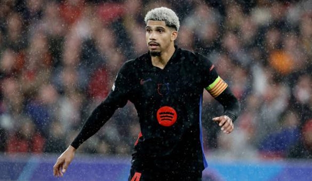 Ronald Araujo xem xét nghiêm túc tương lai ở Barca_695b8cd481097.jpeg