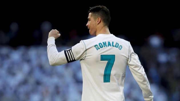 Sao Barca chúc mừng Cristiano Ronaldo sau chiến tích tại Kiev_695d12c0200c4.jpeg