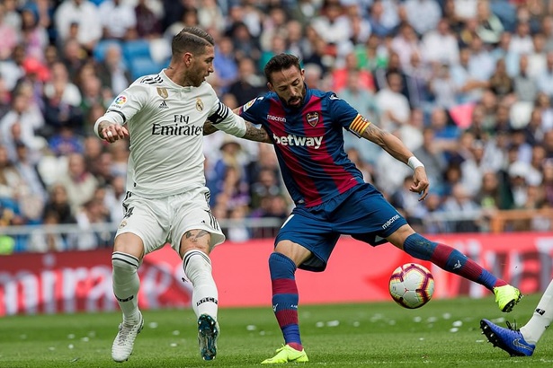 Sốc: Dàn sao Real kéo bè phái chống lại cái tên này_695cece2ace7c.jpeg