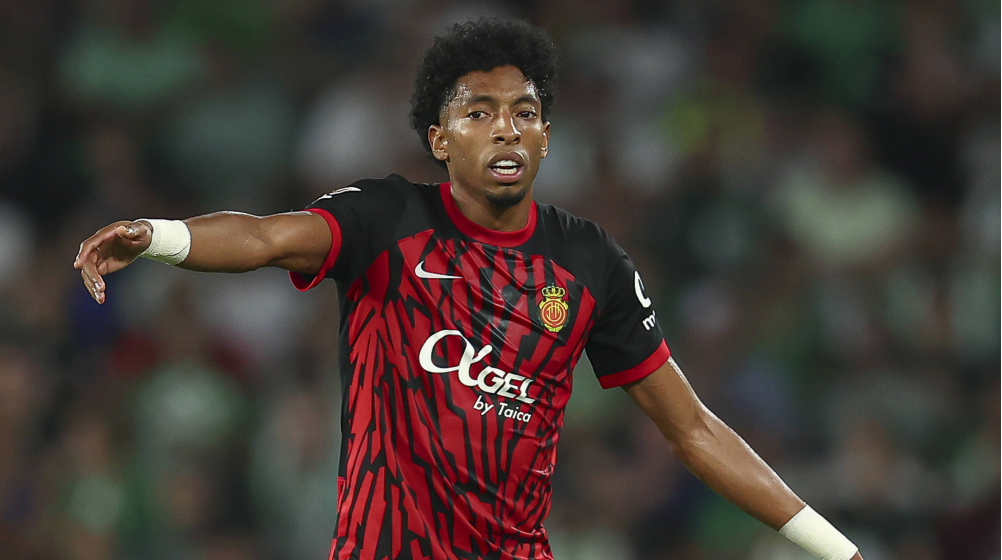 SỐC! Sao La Liga húc đầu, đấm đồng đội ở trận Barcelona_695ba27c02164.jpeg