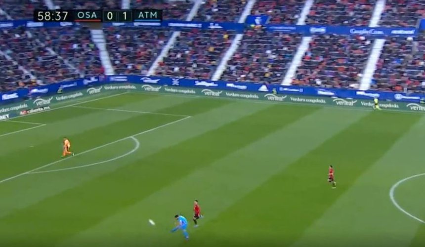 Suarez ghi bàn từ khoảng cách gần 40 m_695c47817956e.jpeg