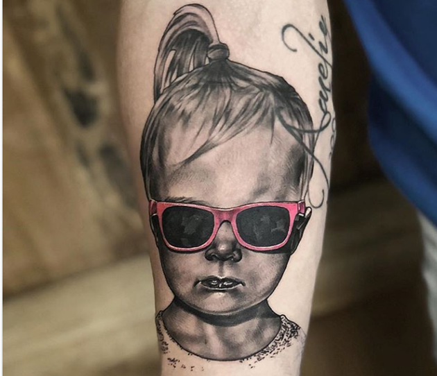 Tạm gác tin đồn về M.U, Toni Kroos bất ngờ khoe hình xăm “không thể đụng hàng”_695d03aada8ff.png