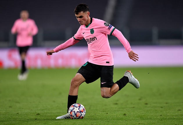 Tăng 4kg, ‘thảm họa’ Barca bị đàn em tại sân Camp Nou chiếm suất_695c68456f331.jpeg