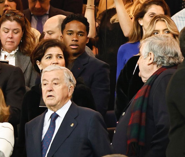 Thần đồng 60 triệu euro cổ vũ cho Real Madrid_695c004f345b1.png