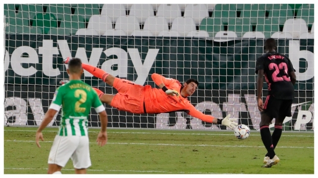 Thibaut Courtois giờ quá đặc biệt với Zinedine Zidane_695c6debafbfb.jpeg