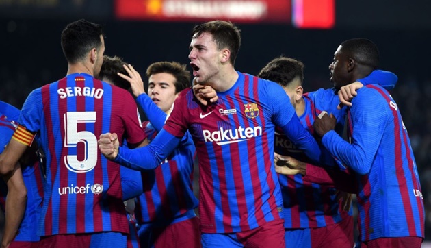 Tiền vệ sinh năm 2002 giải cứu Barca_695c4d644e08f.jpeg