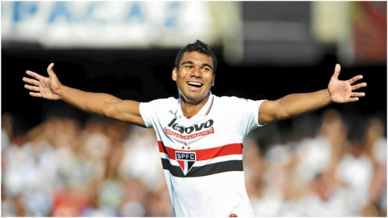 Tiết lộ: Lẽ ra “quái thú tuyến giữa” của Real đã là một tiền đạo!_695cade0e6016.jpeg