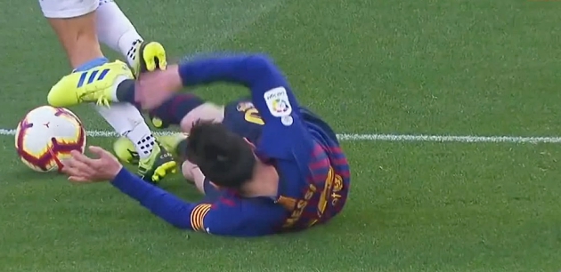 Tiết lộ: Messi đáng ra phải bị thẻ đỏ trong trận đấu với Espanyol_695cdeedf39fd.jpeg