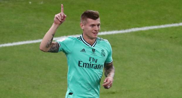 Toni Kroos và 8 thiên tài từng lập siêu phẩm trên chấm phạt góc_695c9c2cb5867.jpeg