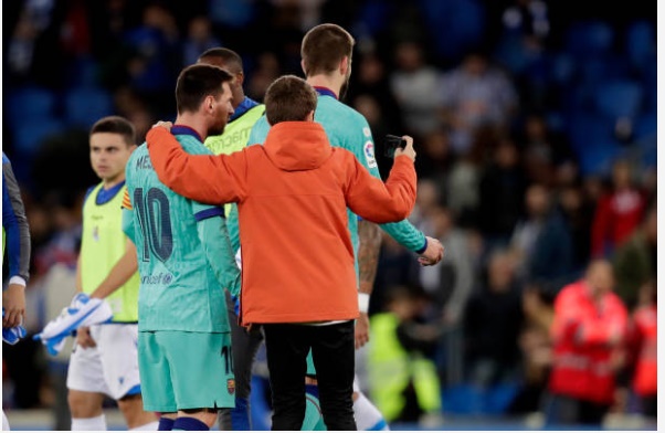 Trái ngược Ronaldo, đây là hành động của Messi khi NHM yêu cầu ‘tự sướng’_695ca10f92d21.jpeg