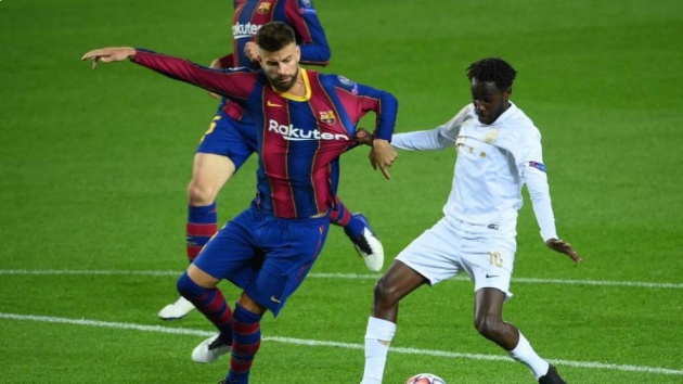 Trao đặc ân cho “kẻ sai phạm”, BLĐ Barca khiến CĐV chán chường_695c6a4c4e611.jpeg