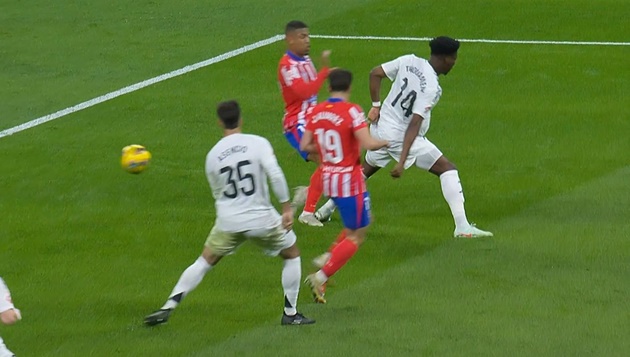 Trọng tài gây bão, người Real Madrid nổi giận_695b9161dfd71.jpeg