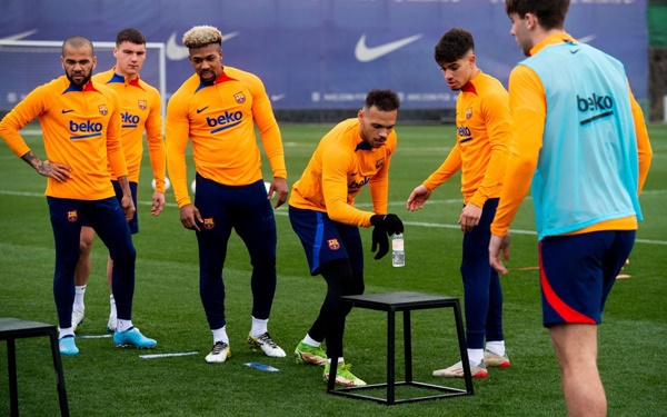 Trước đại chiến Atletico, Barca tổ chức chơi minigame_695c493abb4ab.jpeg