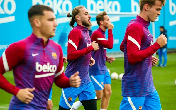 Từ đồng đội thành học trò của Xavi, Pique phản ứng ra sao?_695c50afb473e.jpeg