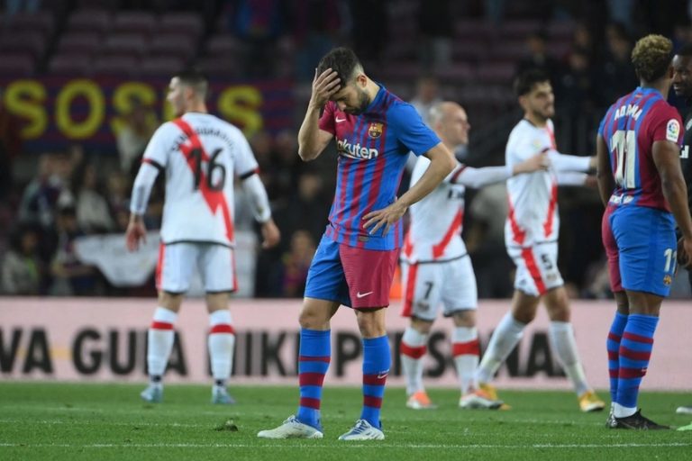 Tuần trăng mật của Xavi với Barca kết thúc_695c40db9b780.jpeg