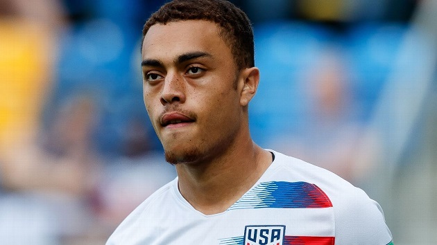 Từng từ chối Koeman trong quá khứ, Dest nói gì khi gặp ở Barca?_695c6b6578c92.jpeg