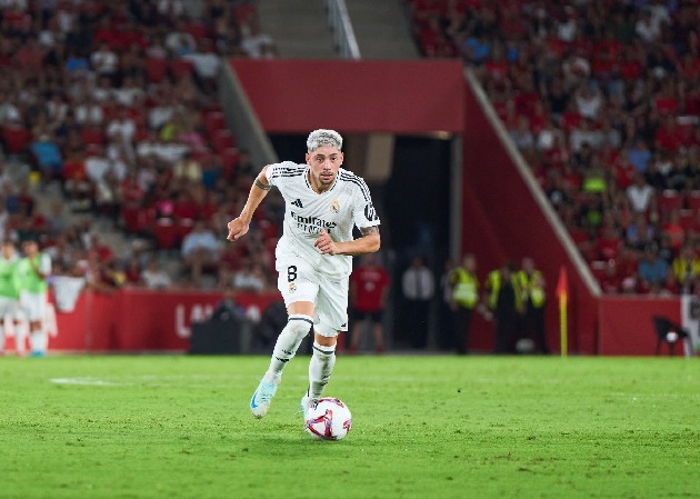 Valverde đá hậu vệ phải trong trận gặp Liverpool_695ba62eb8b1e.jpeg