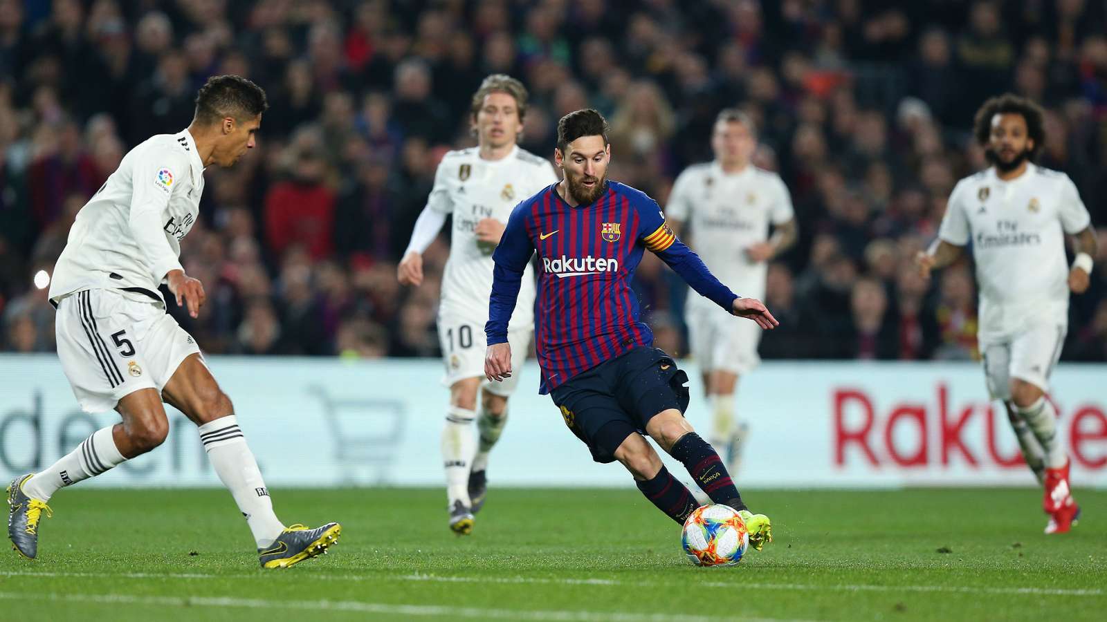 Varane: “Tập thể Real cần phải làm điều quan trọng này với Messi!”_695c9ffbf2813.jpeg