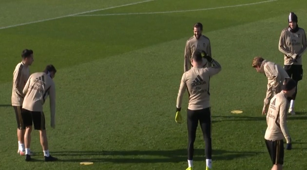 Vì lý do khó tin, Ramos “hành động trẻ con” với Vazquez suốt buổi tập_695c9a5641a8a.jpeg