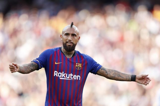 Vidal đăng tải thông điệp kích động trên mạng xã hội, ẩn ý chỉ trích Barca?_695cf60686cfb.jpeg