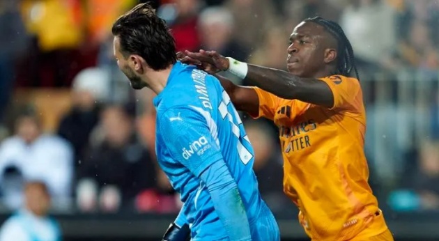Vinicius Jr có thể nhận án phạt nặng sau thẻ đỏ tai hại_695b986397e1f.jpeg