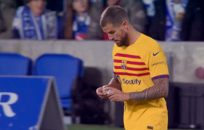 Vừa tái xuất, trung vệ Barca lại chấn thương_695bf7f5bb3f5.jpeg