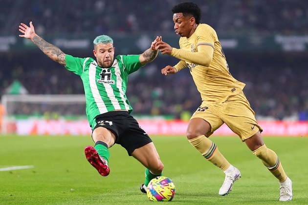 Xavi khai quật cho Barca ‘cơn lốc đường biên’_695c2a3929624.jpeg