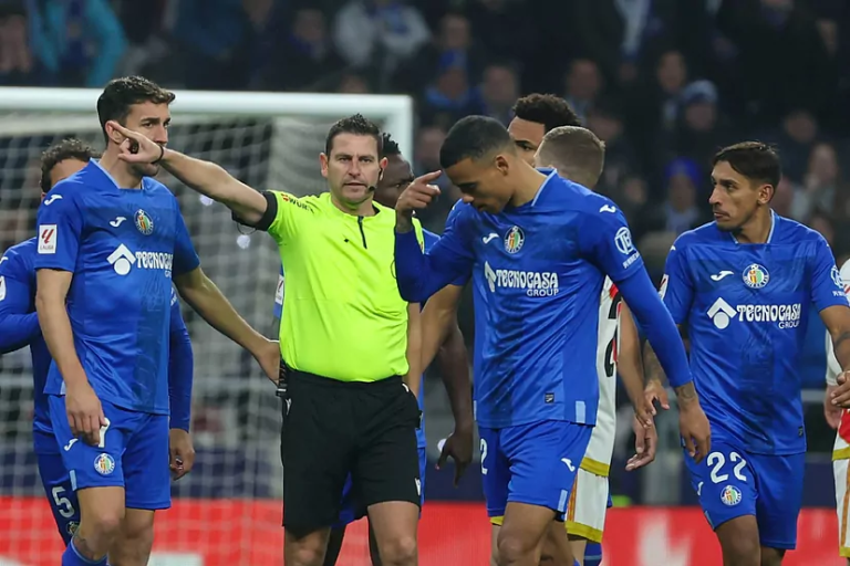 XONG! Rõ lý do Greenwood nhận thẻ đỏ, bị đuổi khỏi sân_695bf9ac7fd38.png