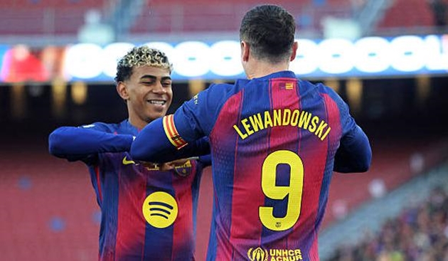 Yamal đề nghị Flick cất Lewandowski ở Derby Catalan_695b5a5aba944.jpeg