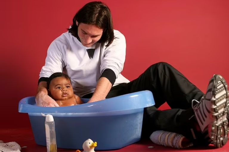 Yamal: Từ cậu nhóc được Messi tắm cho đến hành trình rực rỡ tại EURO_695bc55fd7f67.jpeg