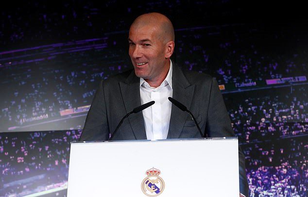 Zidane tươi tắn ra mắt Real, nhưng ngậm ngùi khi nhắc đến CR7_695ce29a3b8f1.jpeg