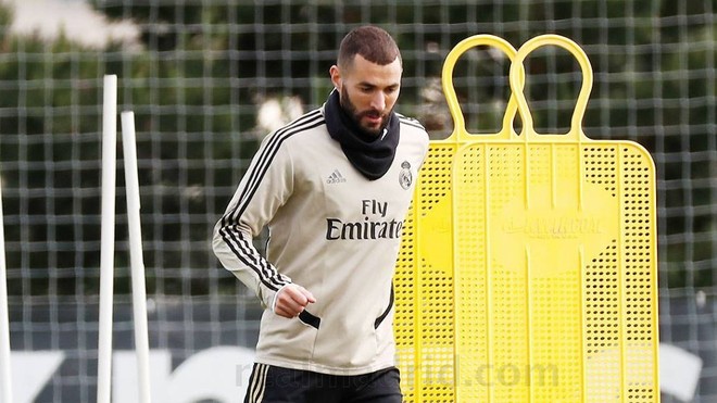 Zidane và cơn đau đầu “cực nặng” với Karim Benzema…_695c82c6e52e7.jpeg
