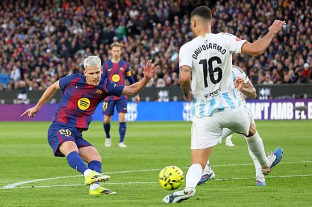 Dani Olmo thăng hoa khiến Hansi Flick đau đầu_69848781bab96.jpeg