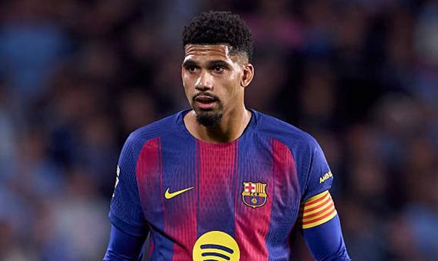 Hansi Flick báo tin vui về Araujo trước trận gặp Oviedo_698487a2e7d1a.jpeg