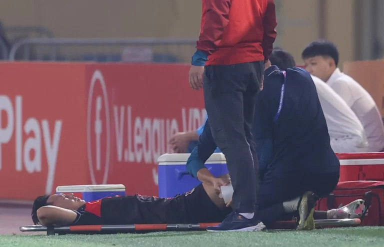 Tiền vệ Thái Sơn kể giây phút ‘nghe rõ âm thanh của dây chằng đứt’ trong ngày ra mắt Ninh Bình_698486b6380d0.webp